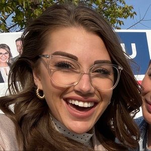 Meet your Posher, Carolane